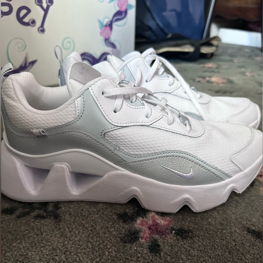 NIKE RYZ 365 BRAND NEW!